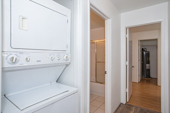 Building Photo - "Charming 2-Bed, 2-Bath Haven on Tripp Drive – Cozy Living in Reno!"