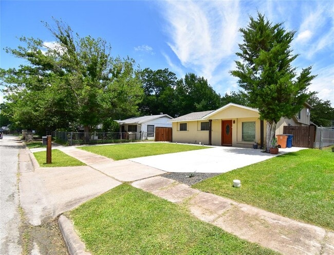 Building Photo - 6027 Bluebell Cir