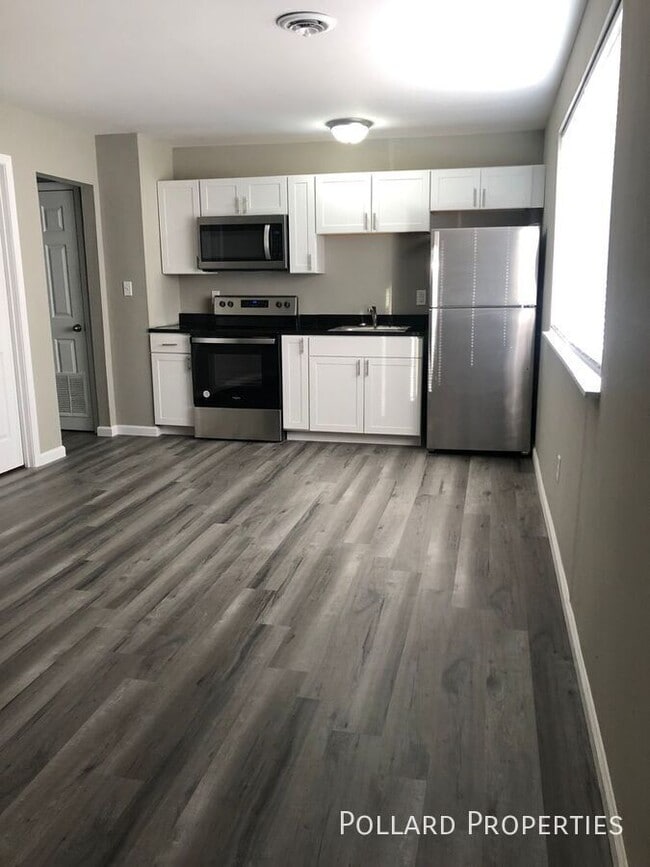 Building Photo - 740 W Wood St