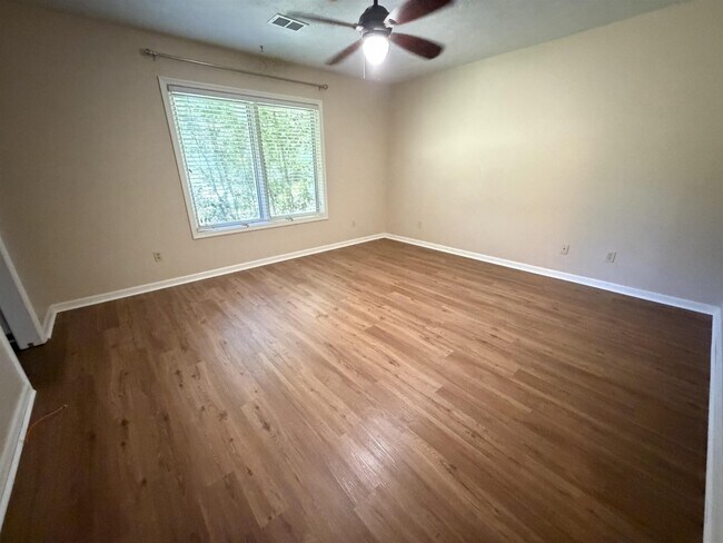 Building Photo - 5256 Quail Valley Rd
