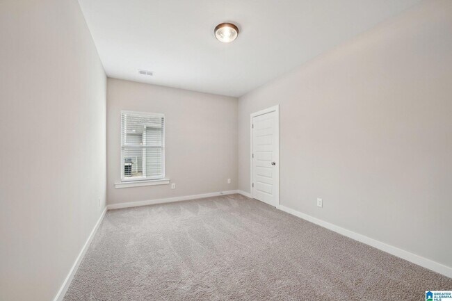 Building Photo - 61 Victor Dr