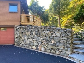 Building Photo - 319 Hell Hollow Rd