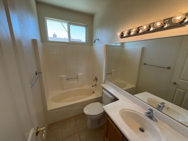 Building Photo - 6220 Orchard Hill Way