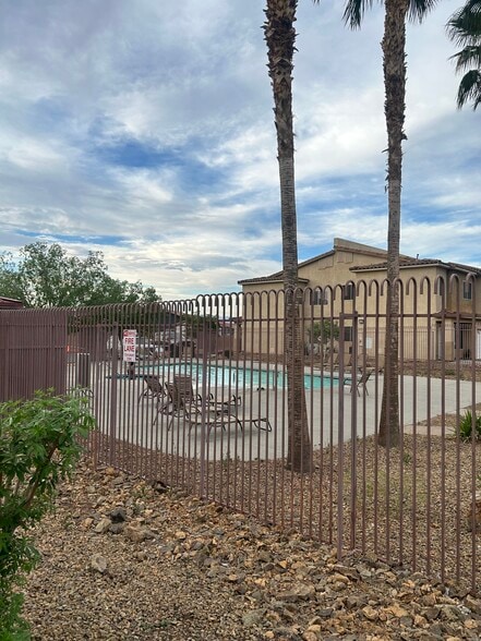 Building Photo - 85 Falcon Feather Way