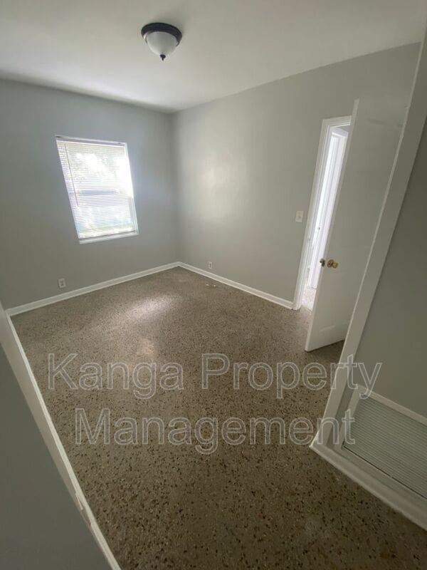 Building Photo - 3716 Henry Ave