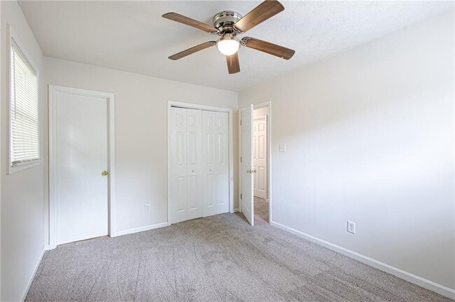 Building Photo - 1006 Hampton Ct NW