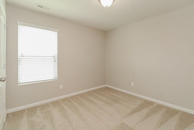 Building Photo - 516 Knothole Ln