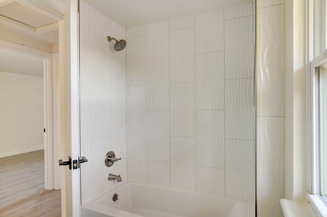 2nd full bathroom - 8194 S Trenton Way