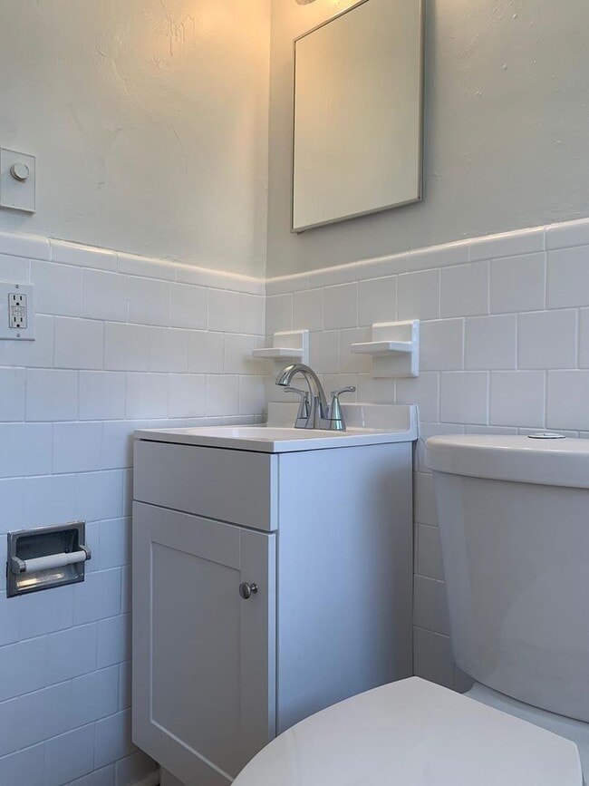 Building Photo - Updated 3 Bedroom 2 Bath in Central Gulfport