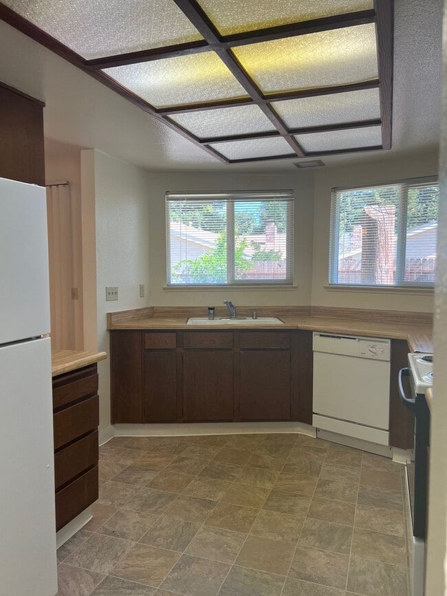 Building Photo - ROSEMONT 3 BR 2 BA House