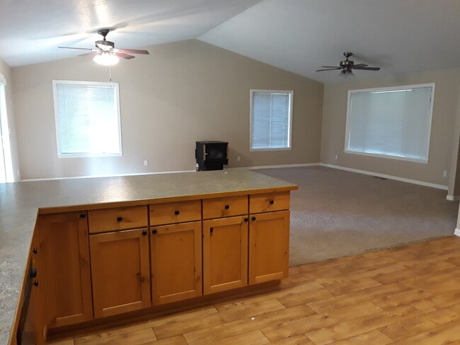 Building Photo - Darling house between Sunriver & LaPine