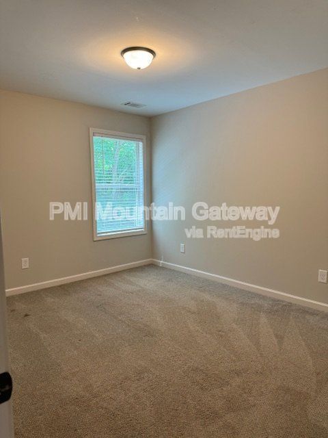 Building Photo - 30 Grand Oak Dr