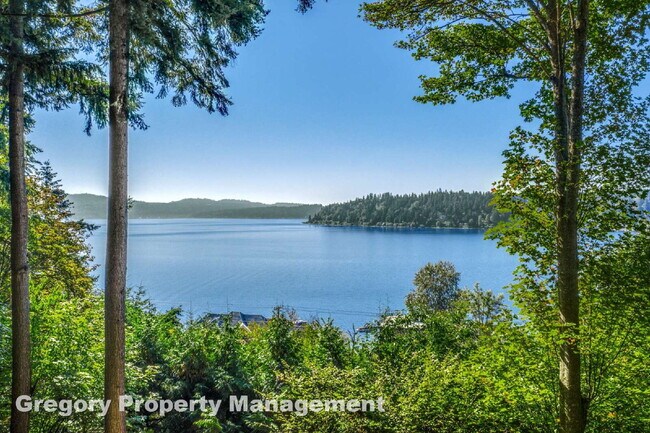 Building Photo - Outstanding Lake Sammamish Views. Private ...