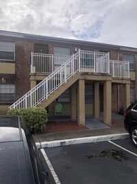 Building Photo - Spacious Studio in Maitland!