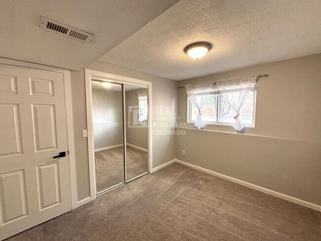 Building Photo - 2886 Monica Dr W