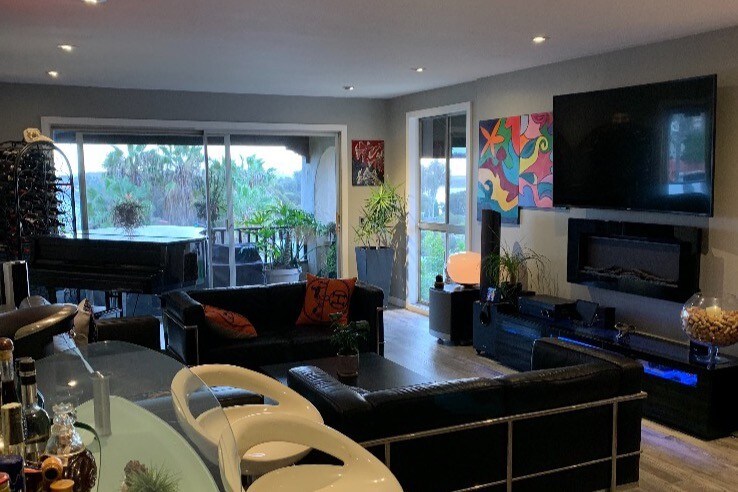 living room - 2520 Clairemont Dr