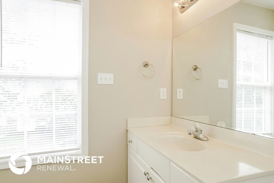 Building Photo - 4917 Windblown Ct