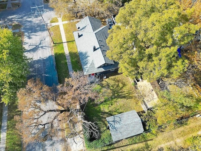 Building Photo - 244 S Volutsia Ave