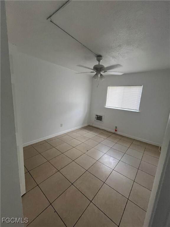 Building Photo - 2452 Stella St