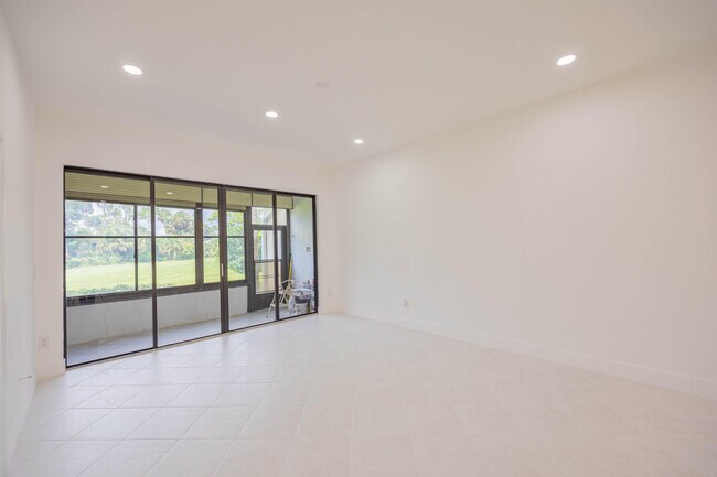 Building Photo - 7520 La Paz Blvd