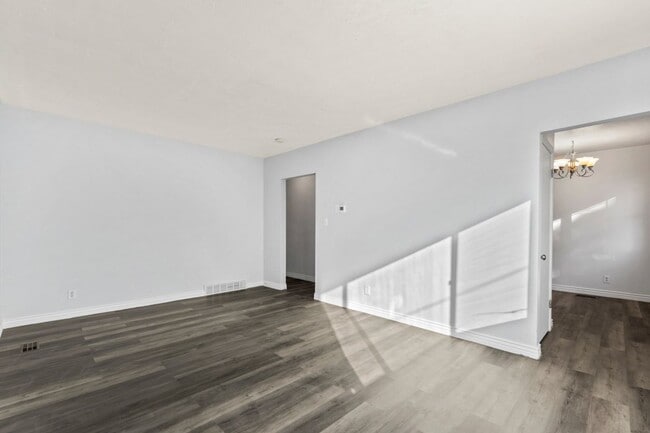Building Photo - 385 W 5100 S