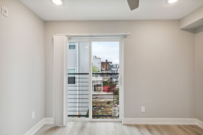Building Photo - 2408 N Mascher St