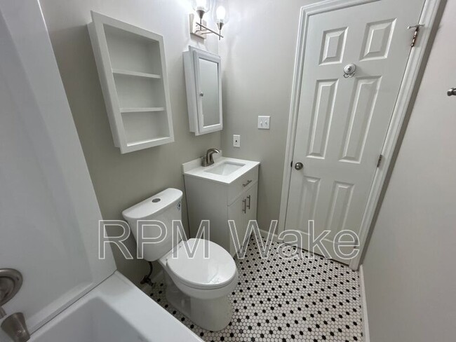 Building Photo - 4200 Willowdale Ct