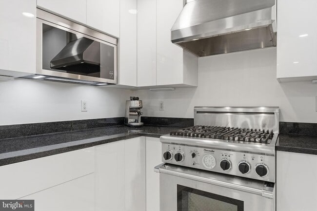 Building Photo - 3308 R St NW