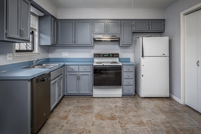 Building Photo - 208 Miller Dr
