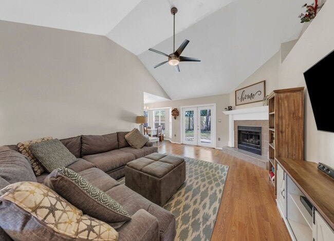 Building Photo - 4501 Parkwood Square