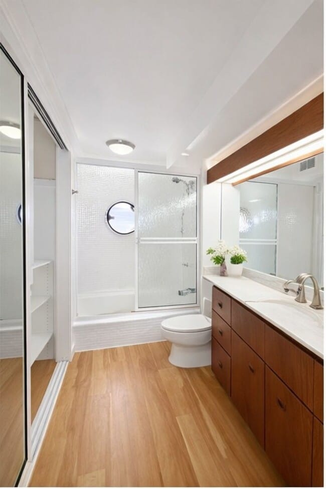 Building Photo - Luxury High-Floor Condo with Panoramic Ocean & Diamond Head Views | 2 Parking | Great Building Am...