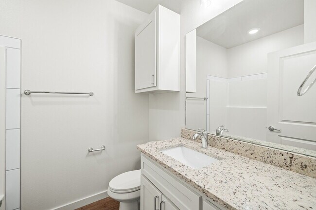 Building Photo - Like new townhome in Frenship East!