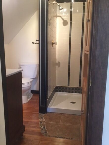upstairs bath - 5355 Vanderbilt Ave