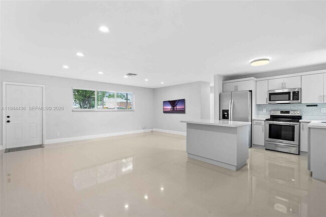 Building Photo - 1472 NE 62nd St