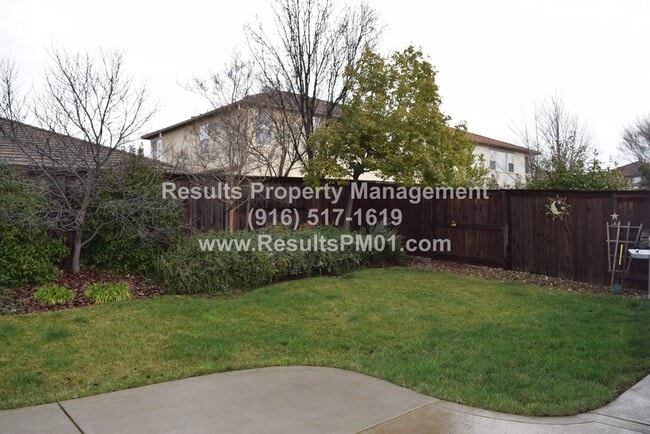 Building Photo - Spacious 3 bedroom Excellent Roseville Loc...