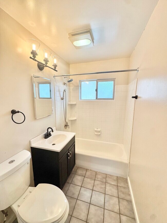 Building Photo - Stunning 3-bedroom, 2-bath home in North Highlands!