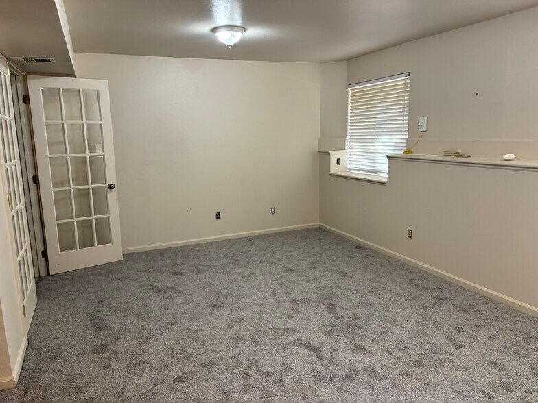 Building Photo - 927 Parker Dr