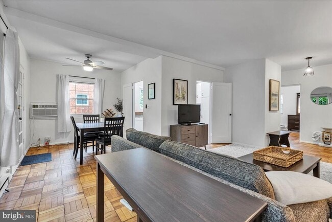 Building Photo - 1132 Valley Dr