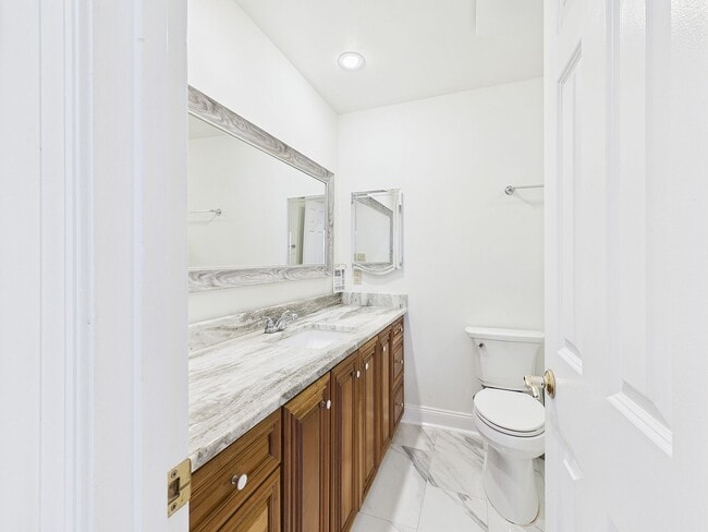 Building Photo - 701 Dogwood Ln