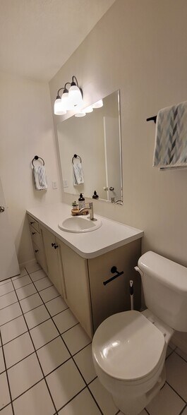 Building Photo - 545 W 600 N