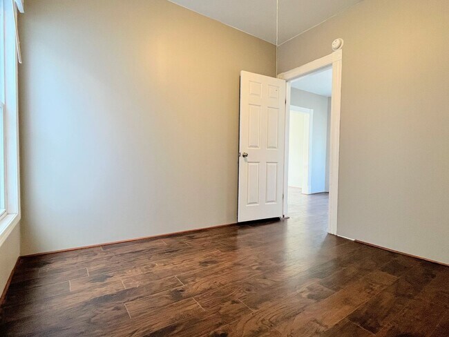 Building Photo - 116 Hawley St