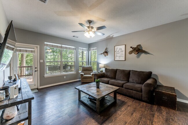 Building Photo - 1801 Camellia Ct