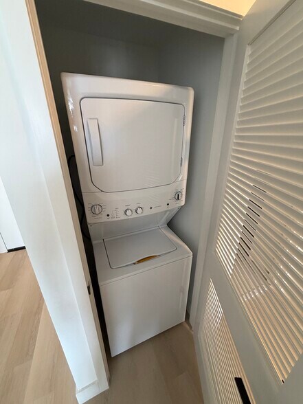 Building Photo - 2128 Taylor St