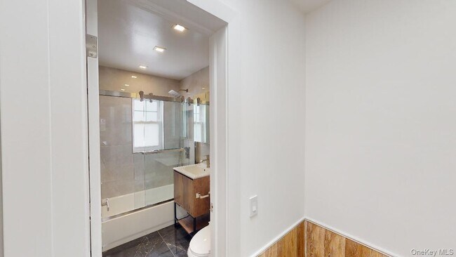 Building Photo - 85-13 68th Ave