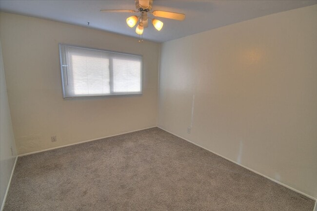 Building Photo - NE Heights 3 Bedroom Home Available----- NOW