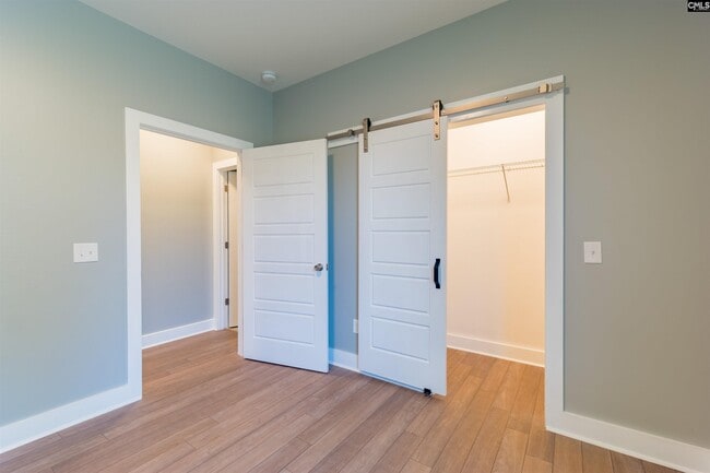 Building Photo - 122 Tryon St