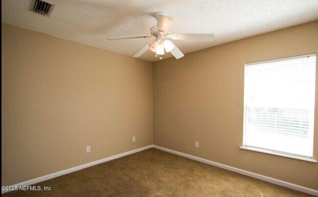 Building Photo - 4545 Golf Ridge Dr