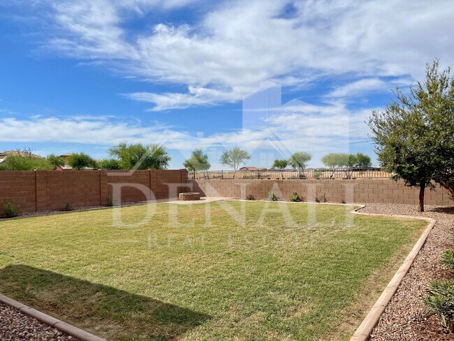Building Photo - 7826 S Peppertree Dr