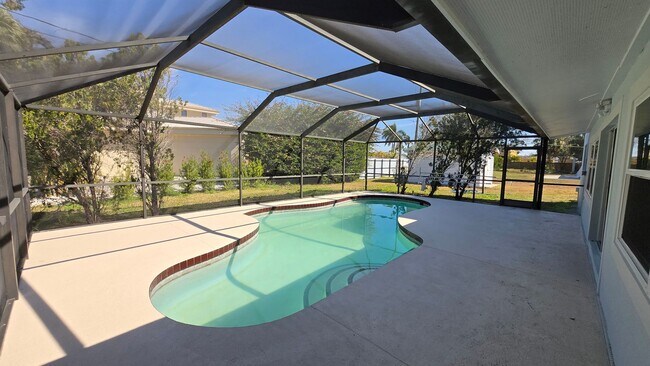 Building Photo - Four Bedroom Pool Home - Second Floor View of Manatee River