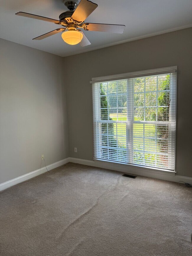 Building Photo - Beautiful Brick Home in NW School District